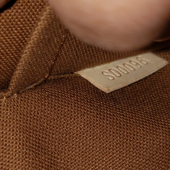 AUTHENTIC LOUIS VUITTON POPINCOURT HAUT M40007 - Picture 2 of 8